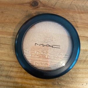 MAC Oh, Darling Highlighter